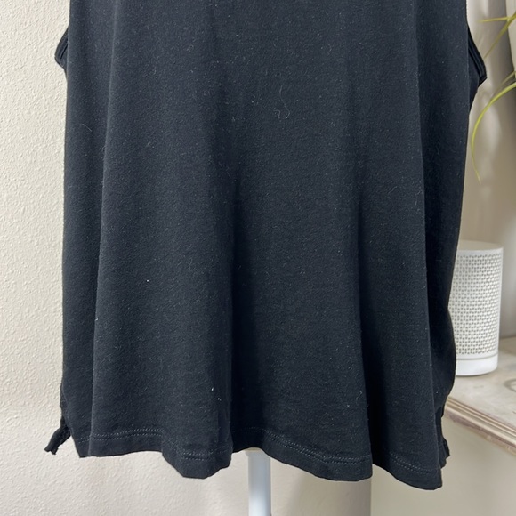 7 Old Navy XL Black or White Sleeveless Tops - Picture 9 of 16
